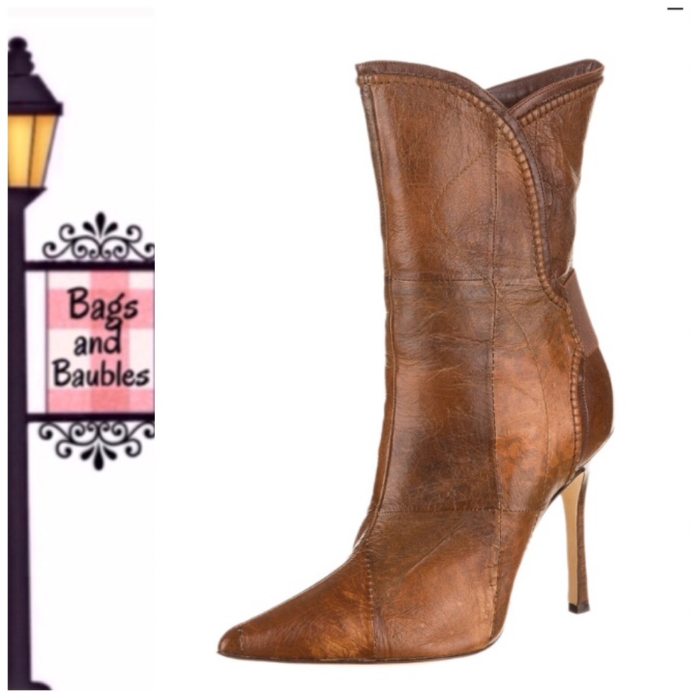 MANOLO BLAHNIK Dallas Boots, Size 9